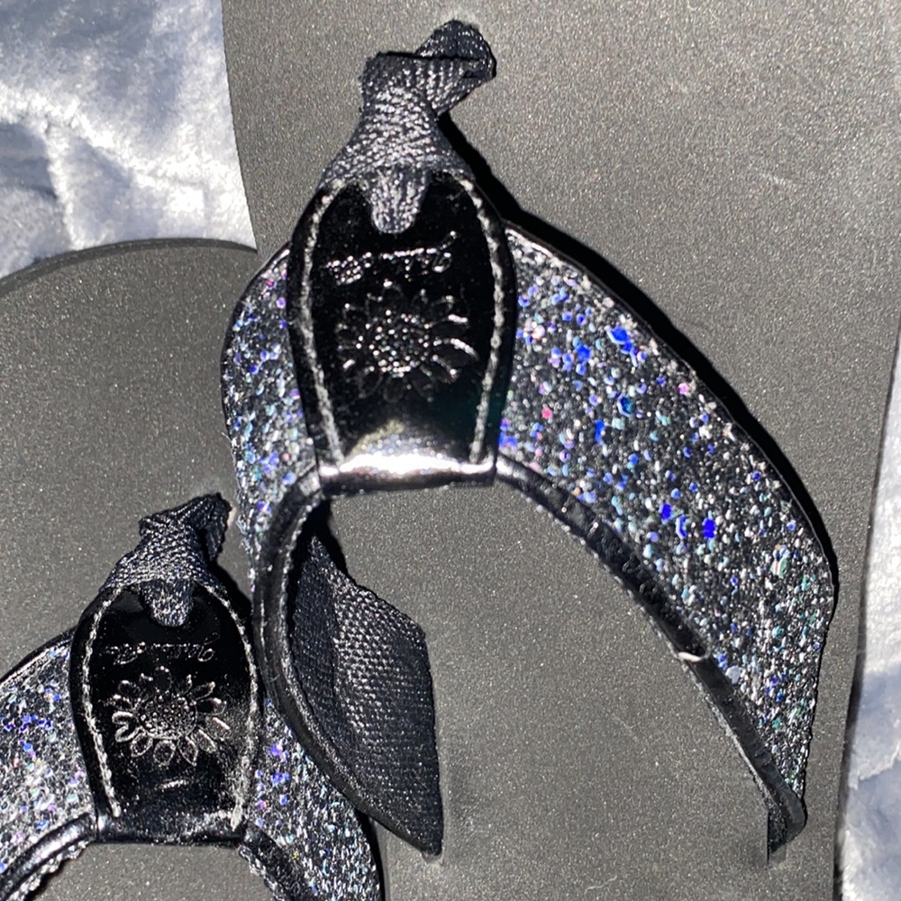 NEW YELLOWBOX lexon flip flop in black sparkle
